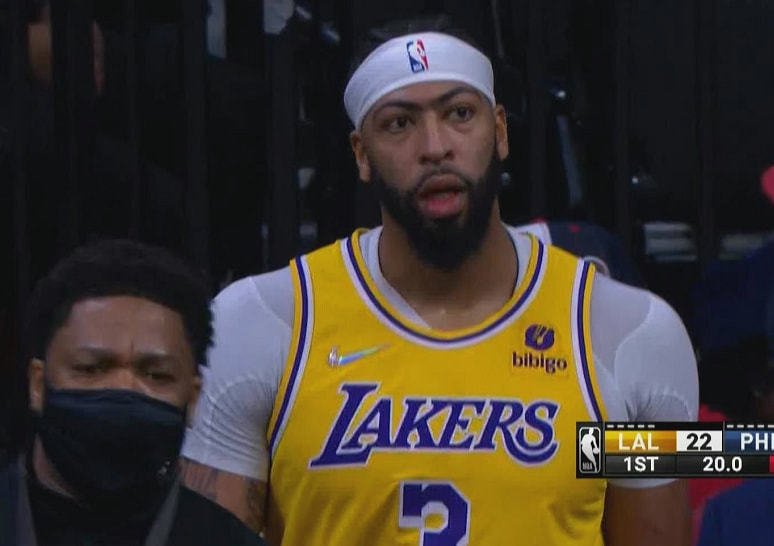  浓眉哥攻防一体湖人双杀独行侠缩小西部差距